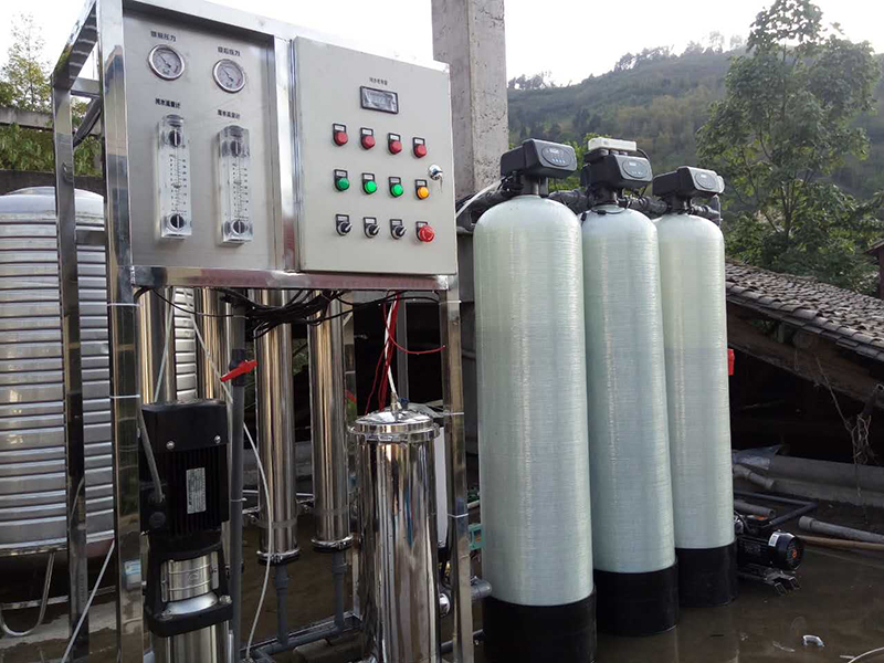 貴州遵義飲料廠訂購1噸純凈水設備